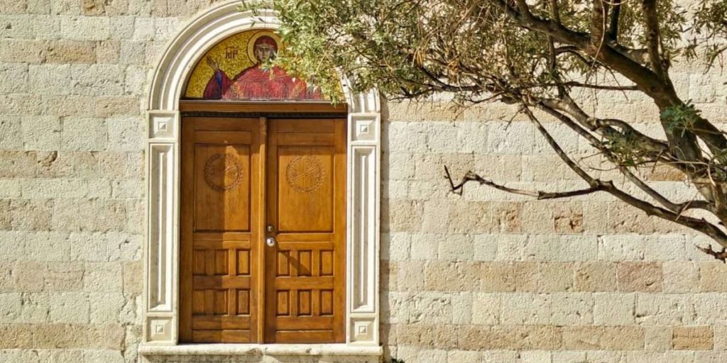 Viaggio in Montenegro Portone Chiesa